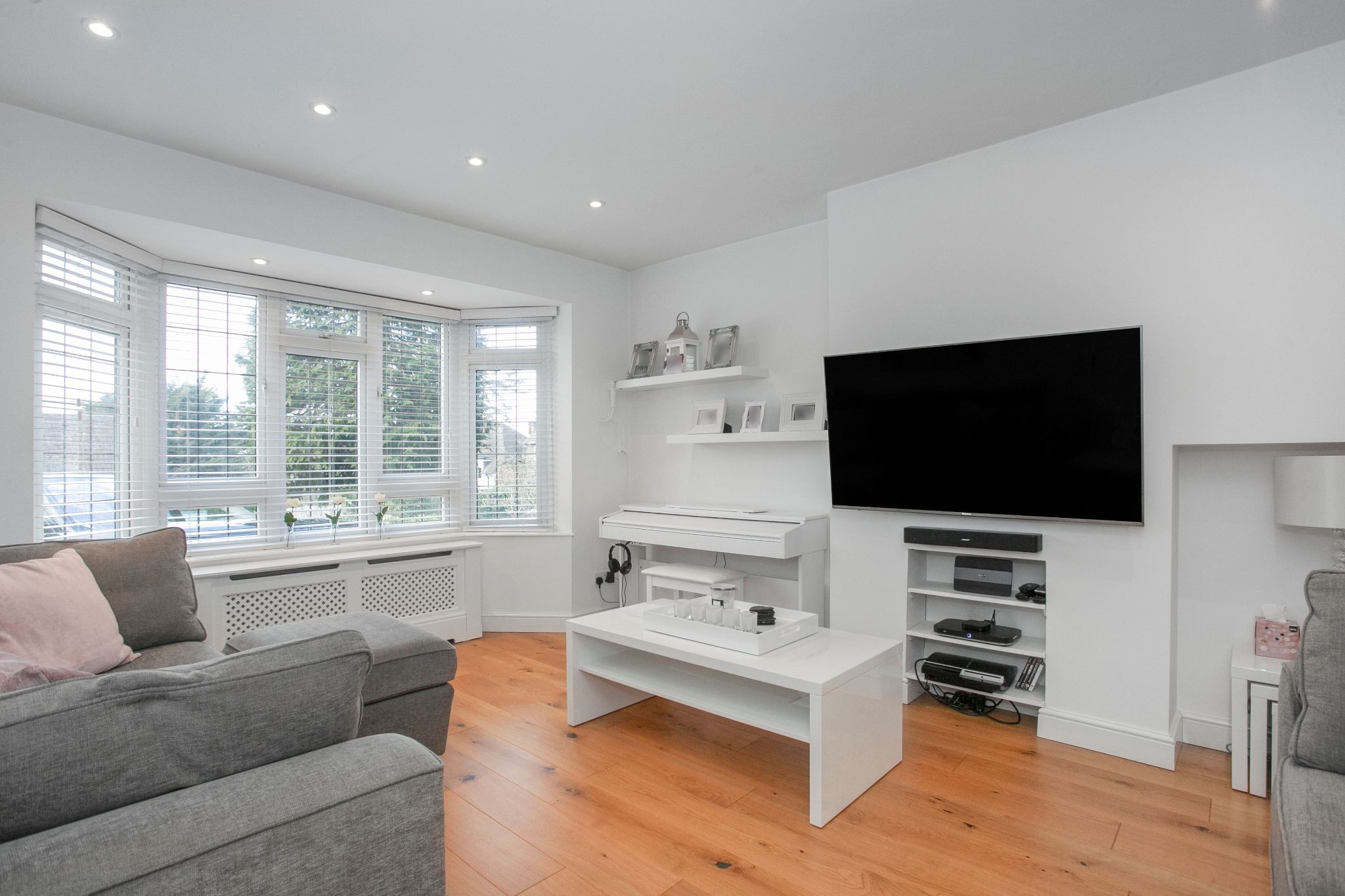 3 bedroom semi-detached house SSTC in Potters Bar - Photograph 10