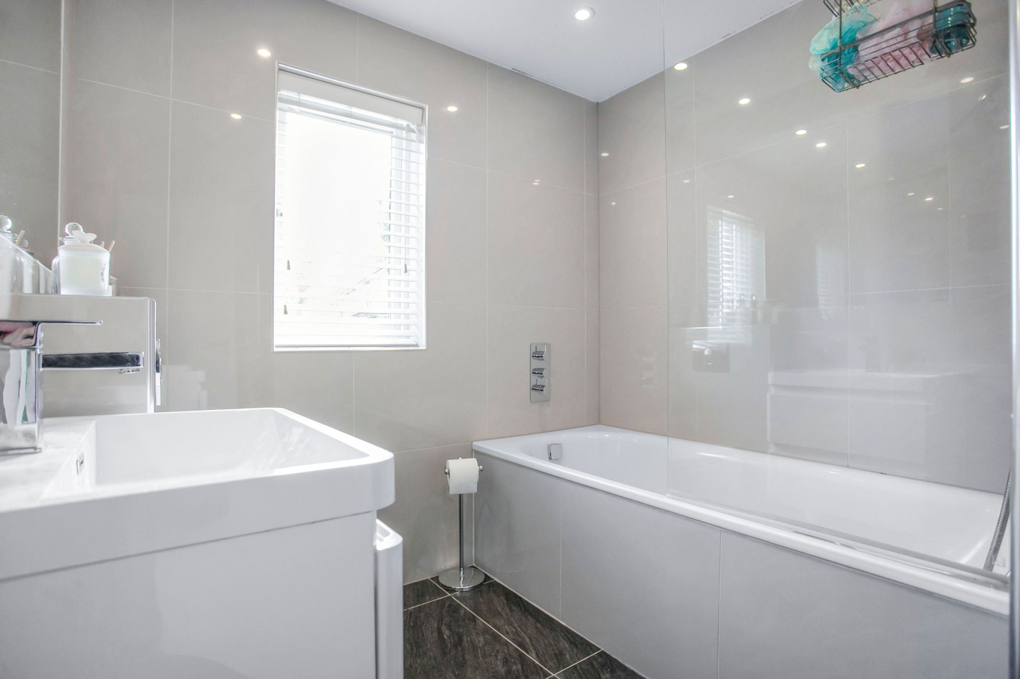 3 bedroom semi-detached house SSTC in Potters Bar - Photograph 18