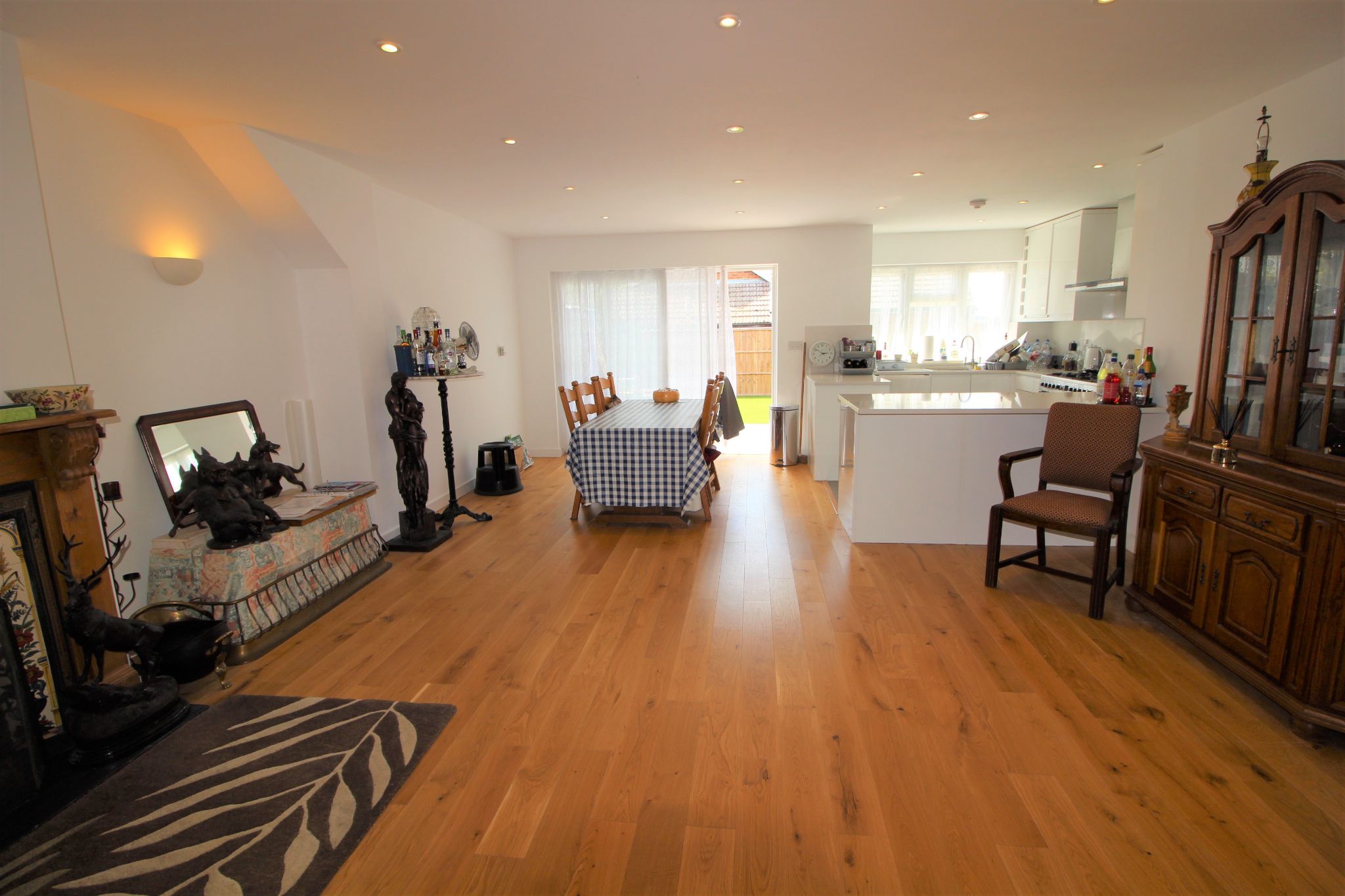 4 bedroom semi-detached bungalow SSTC in Goffs Oak - Photograph 3