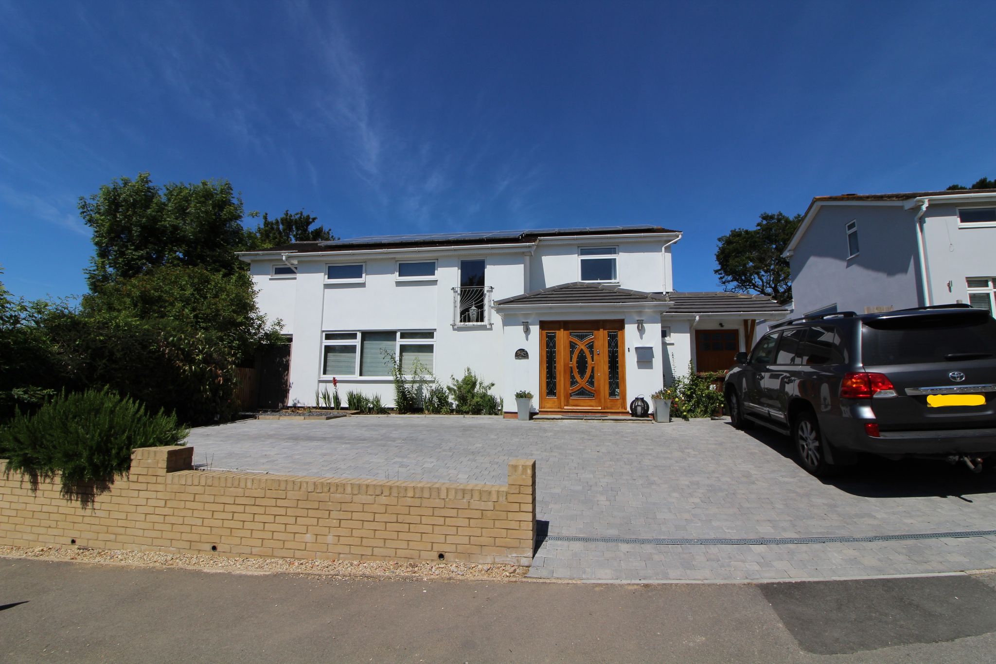 4 bedroom detached house For Sale in Potters Bar - Photograph 1