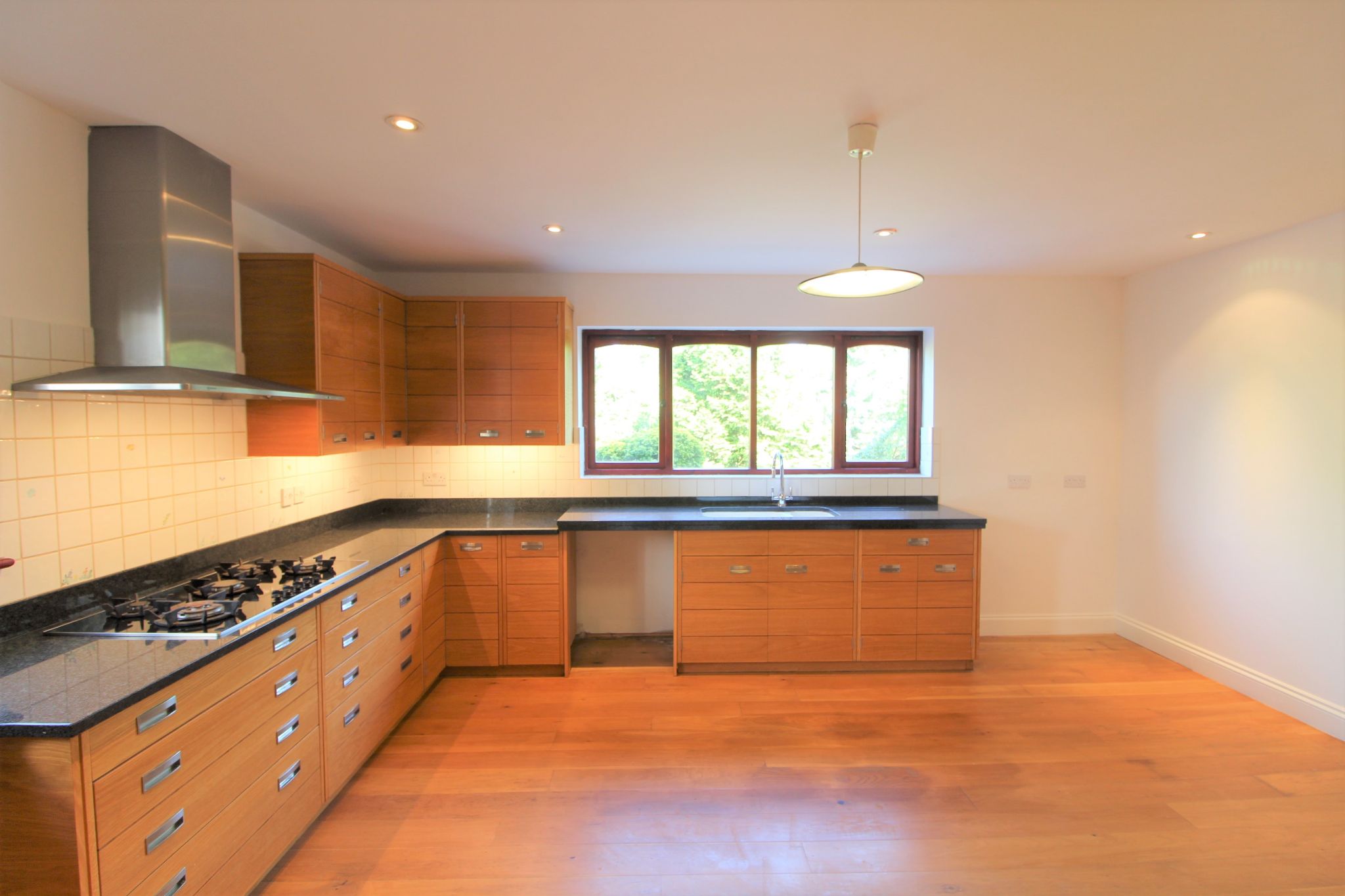 4 bedroom detached house SSTC in Cuffley - Photograph 3