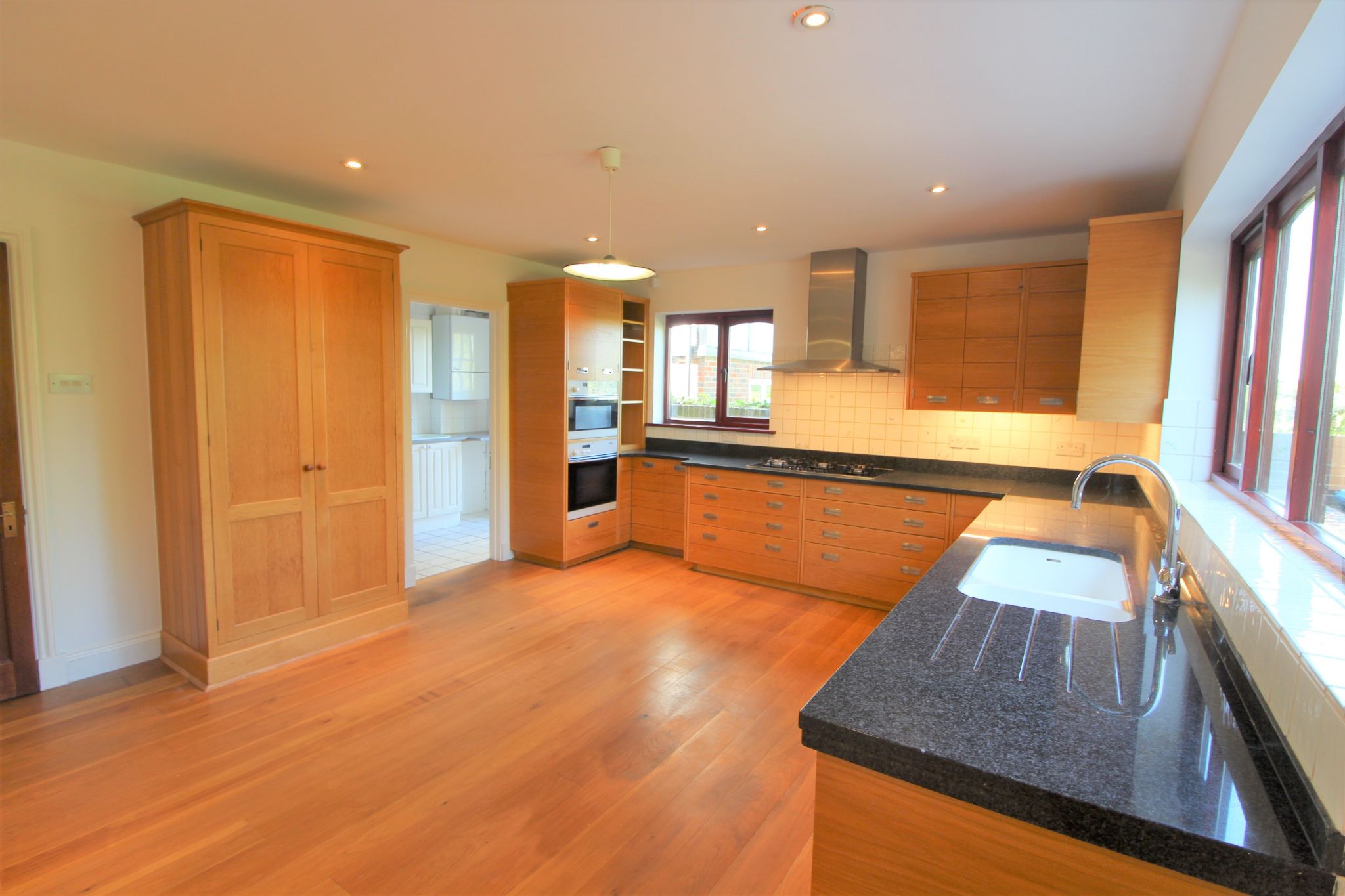 4 bedroom detached house SSTC in Cuffley - Photograph 3