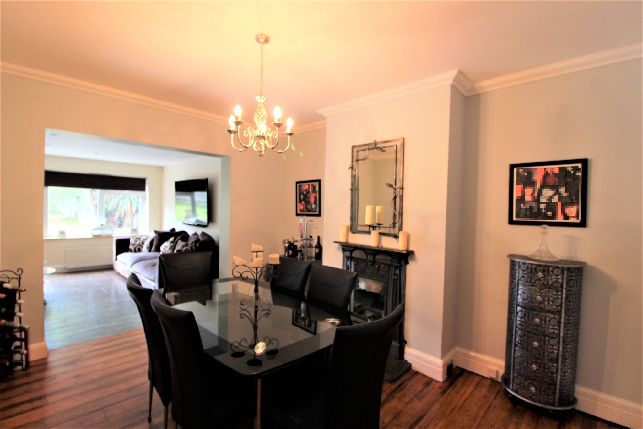 4 bedroom semi-detached house For Sale in Potters Bar - Photograph 4
