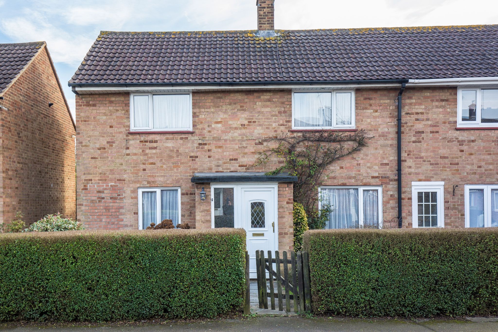 3 bedroom mid terraced house SSTC in Welham Green - Photograph 3