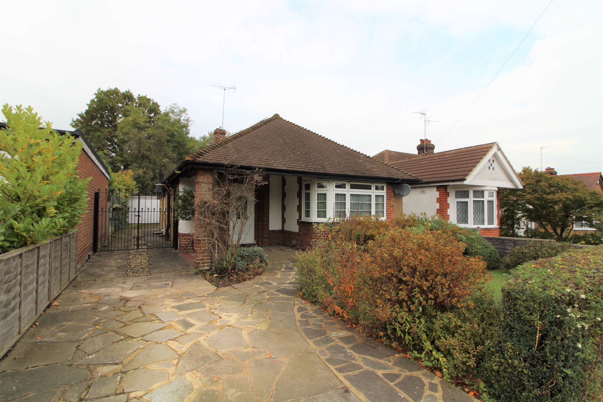 Sherwood Avenue, Potters Bar, EN6 3 bedroom detached bungalow Sold in