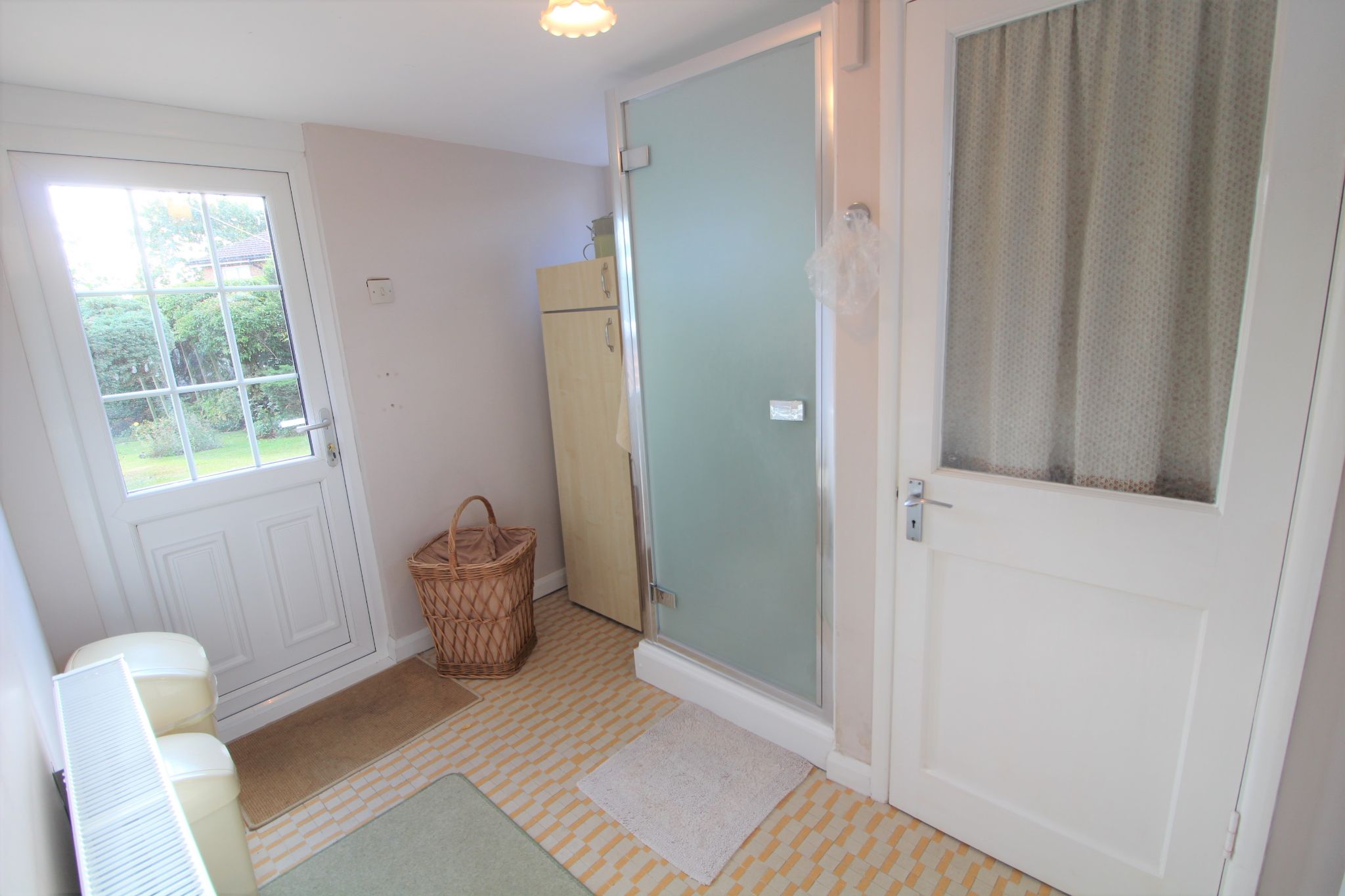 3 bedroom link detached house Sale Agreed in Stevenage - Photograph 6