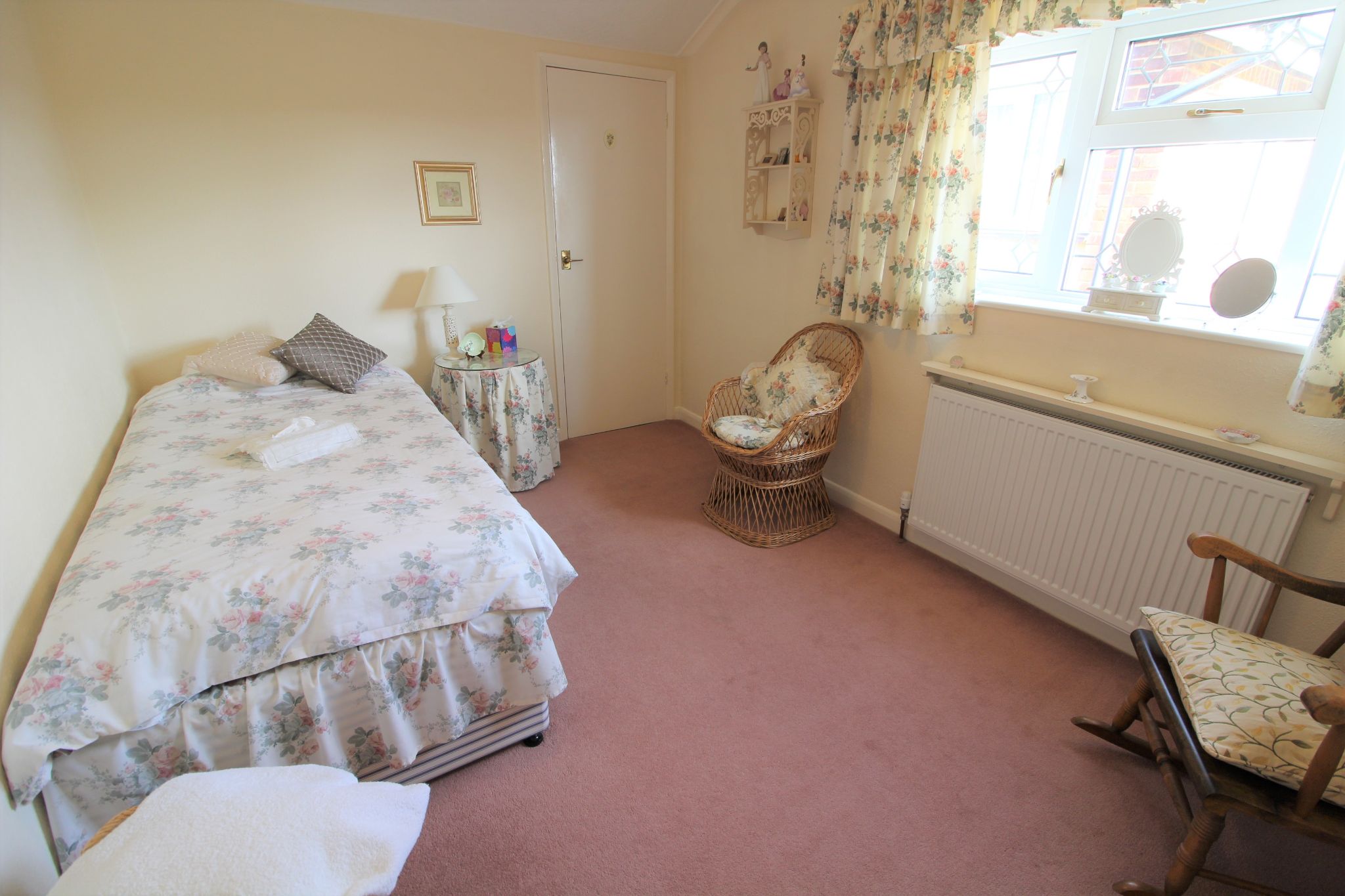 3 bedroom link detached house Sale Agreed in Stevenage - Photograph 9