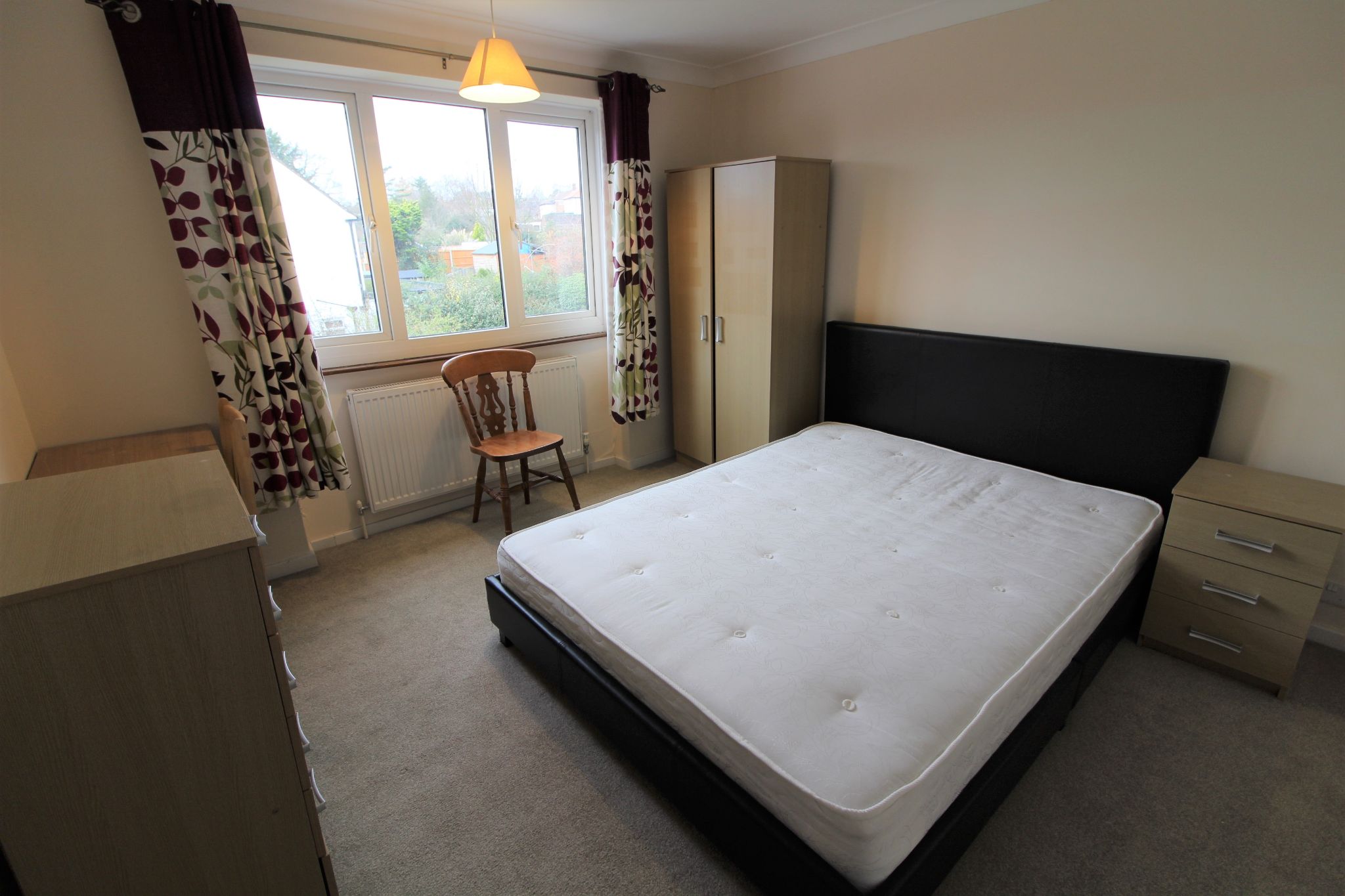 3 bedroom semi-detached house SSTC in Potters Bar - Photograph 12