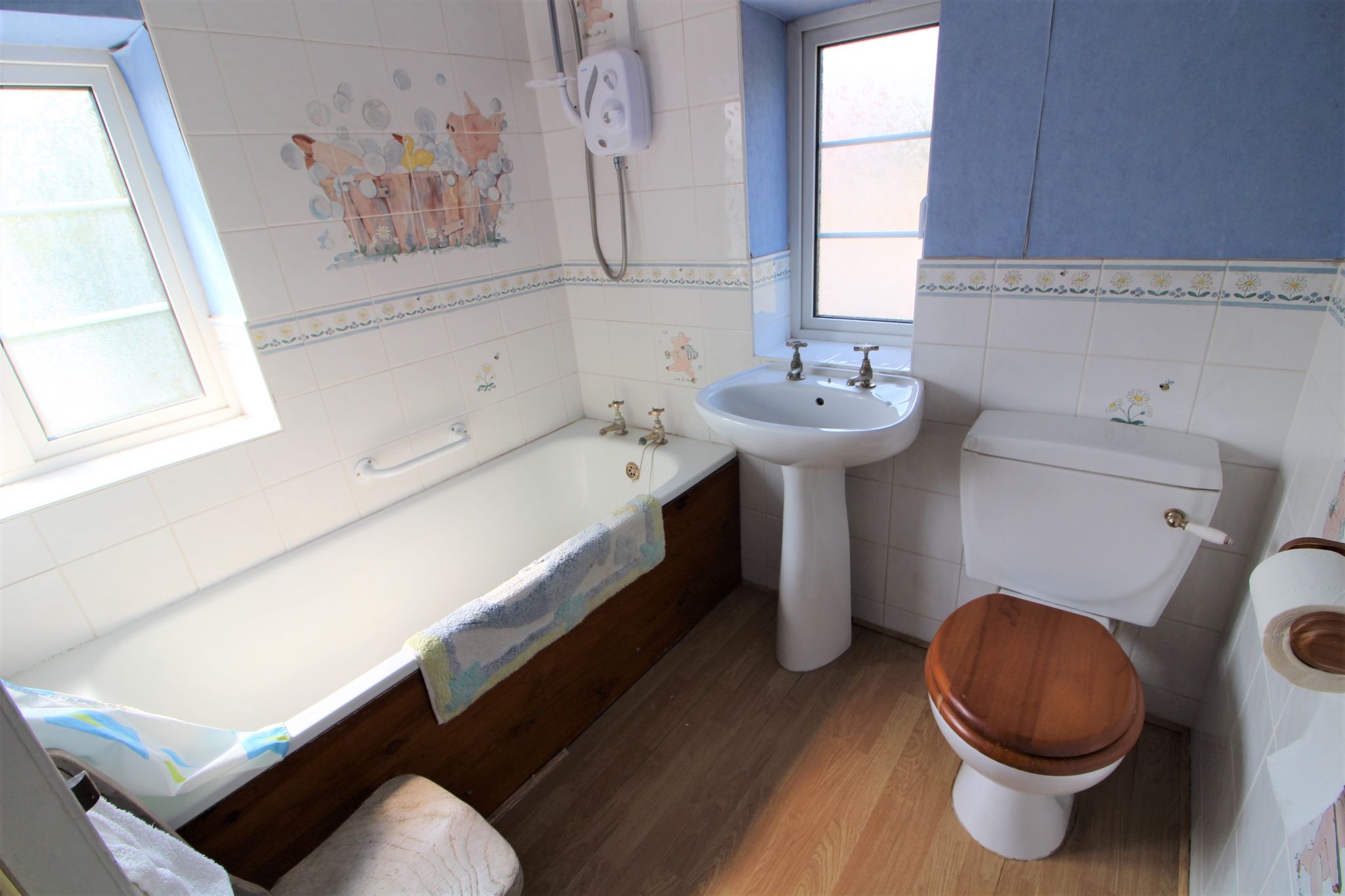 3 bedroom semi-detached house Sale Agreed in Potters Bar - Photograph 12
