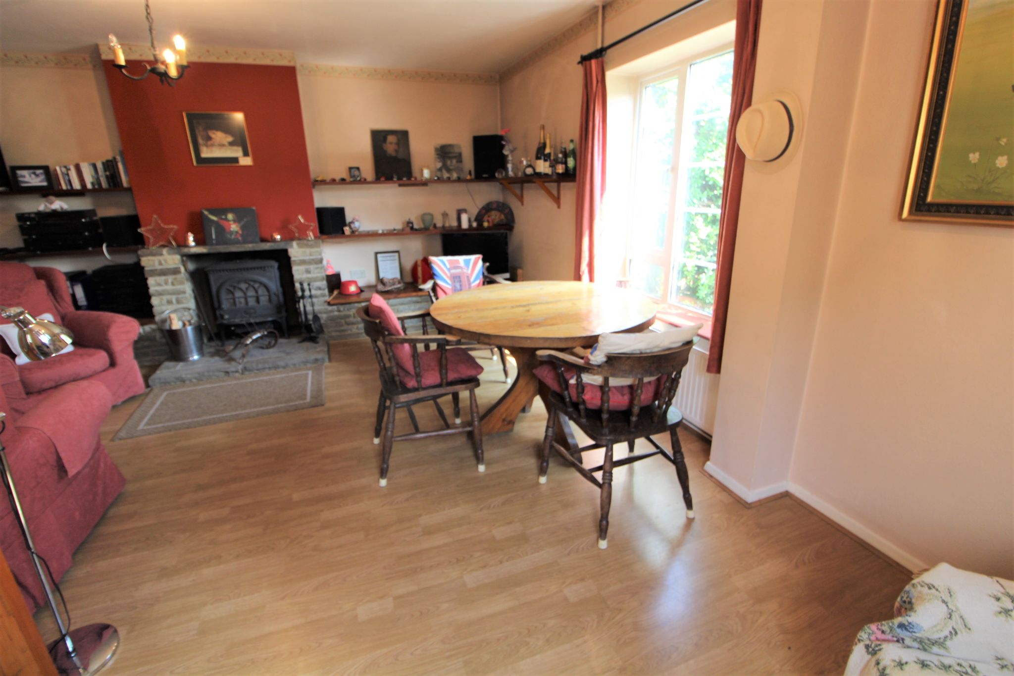 3 bedroom semi-detached house Sale Agreed in Potters Bar - Photograph 5