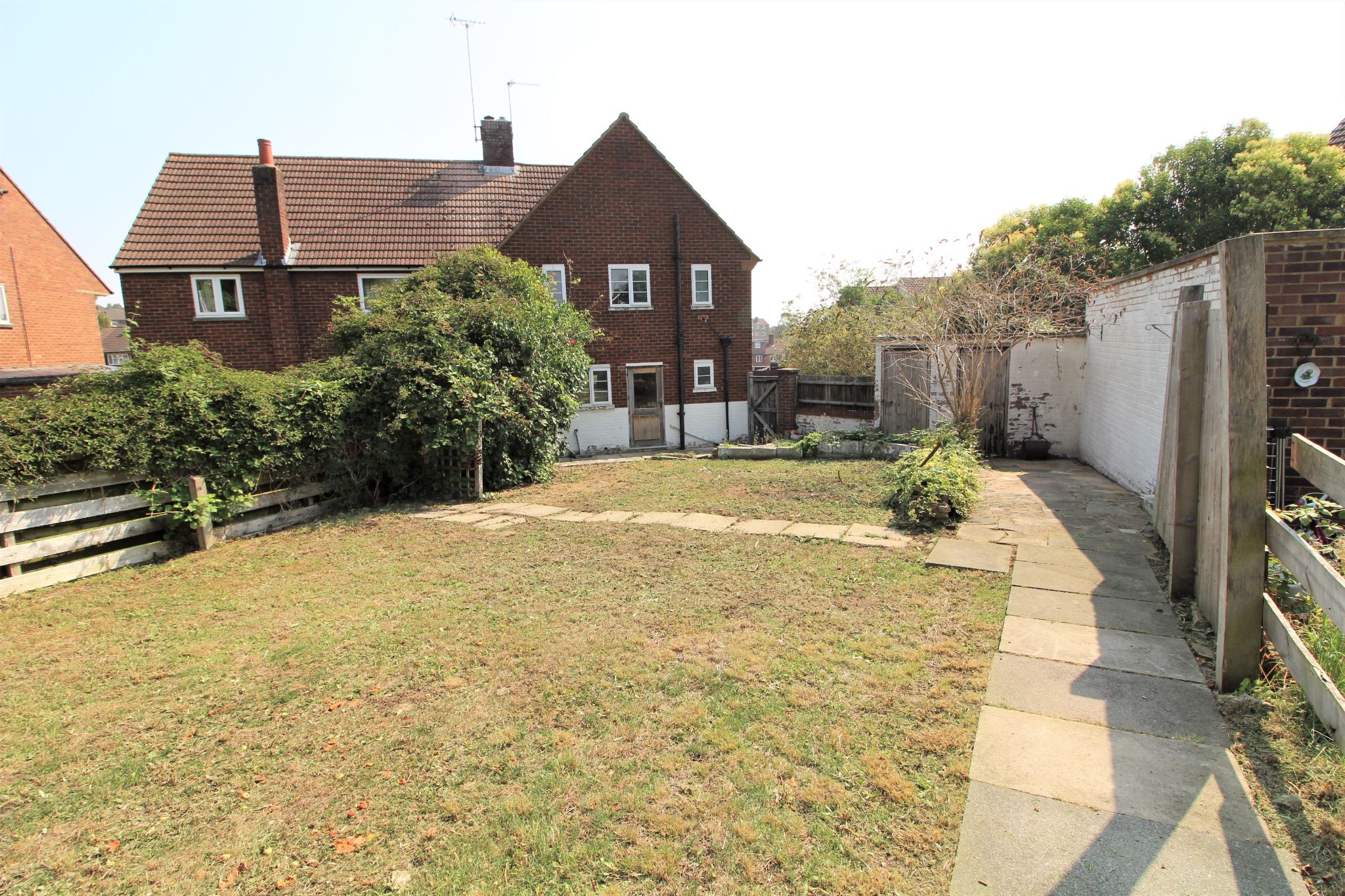 3 bedroom semi-detached house Sale Agreed in Potters Bar - Photograph 13