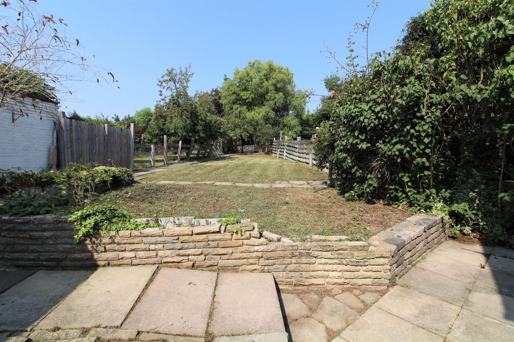 3 bedroom semi-detached house Sale Agreed in Potters Bar - Photograph 8