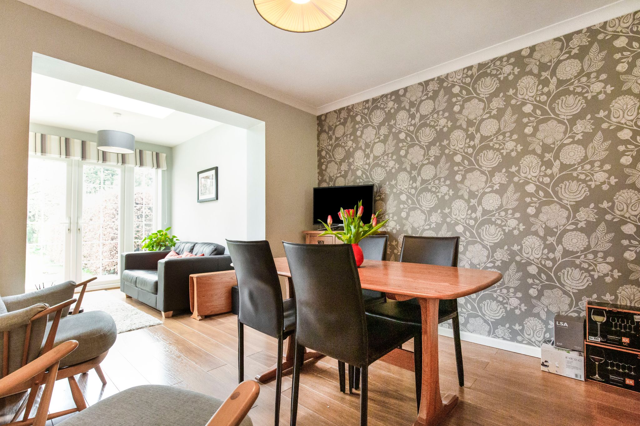 4 bedroom semi-detached house SSTC in Welham Green - Photograph 4