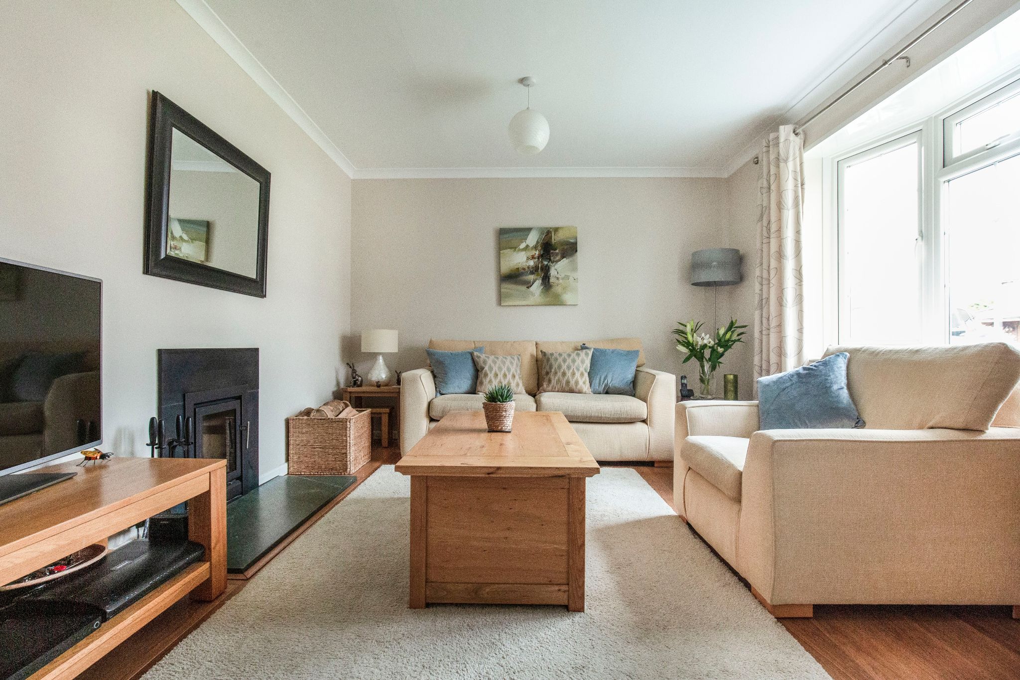 4 bedroom semi-detached house SSTC in Welham Green - Photograph 3