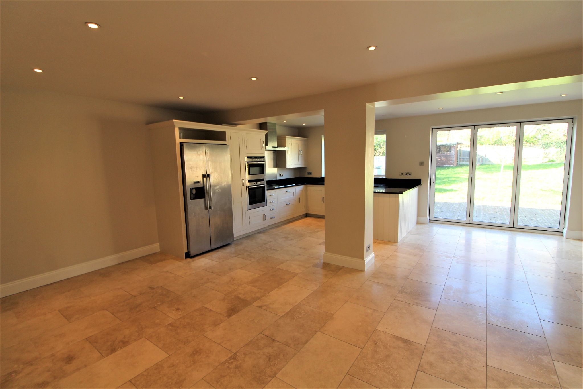 3 bedroom semi-detached house SSTC in Brookmans Park - Photograph 3
