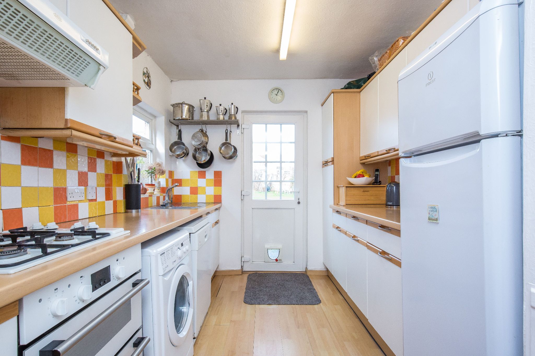 3 bedroom semi-detached house SSTC in Hatfield - Photograph 2
