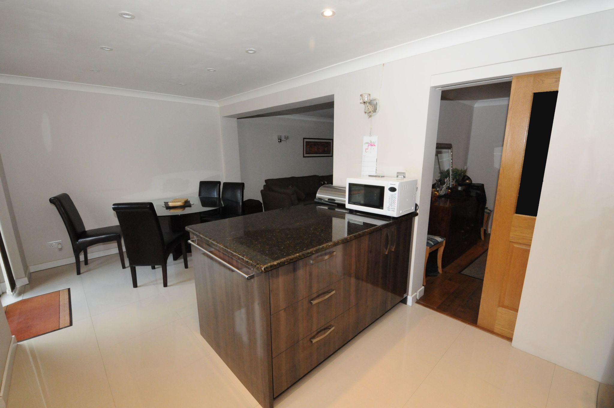 4 bedroom semi-detached bungalow SSTC in Potters Bar - Photograph 5