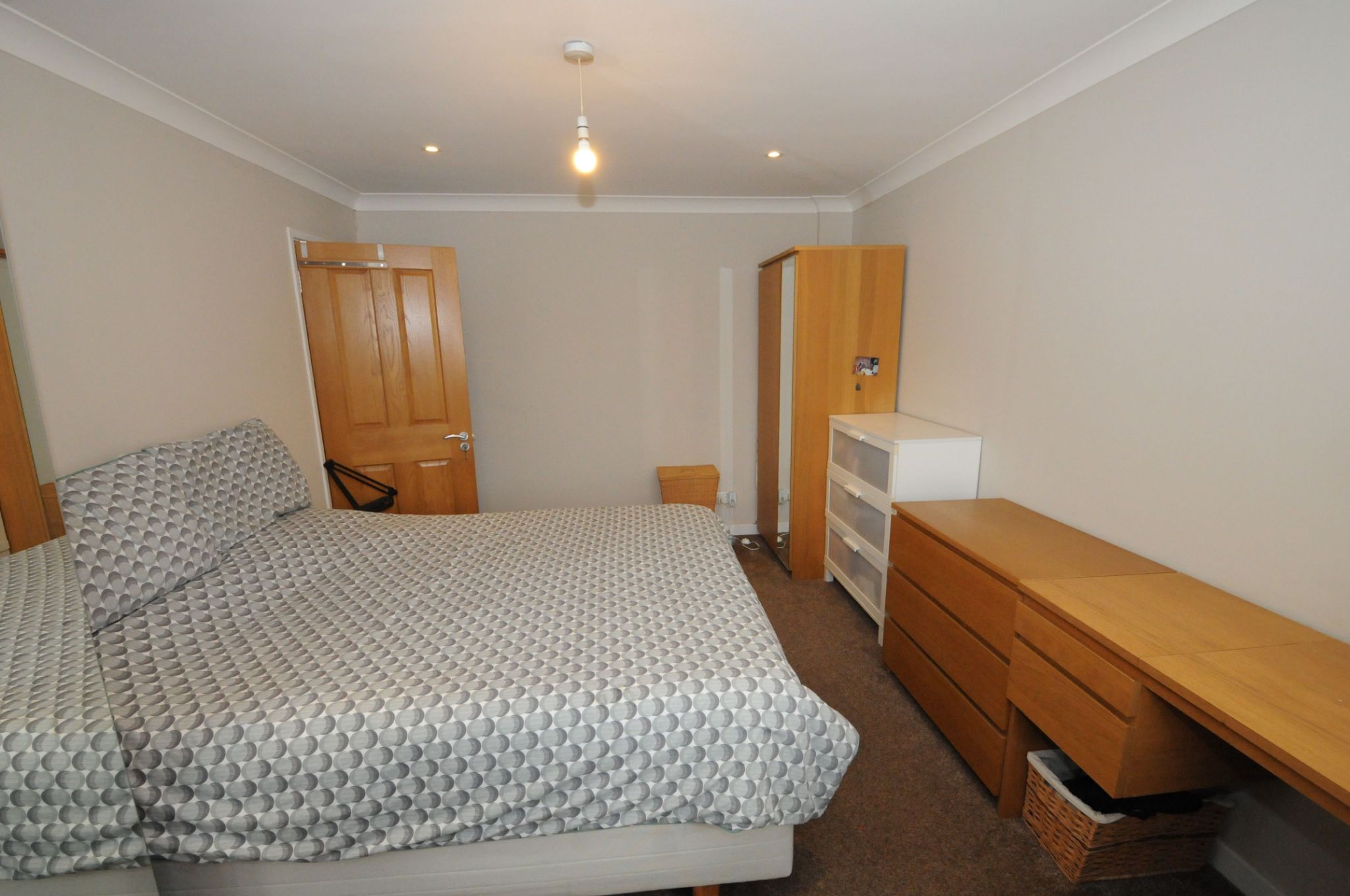 4 bedroom semi-detached bungalow SSTC in Potters Bar - Photograph 8