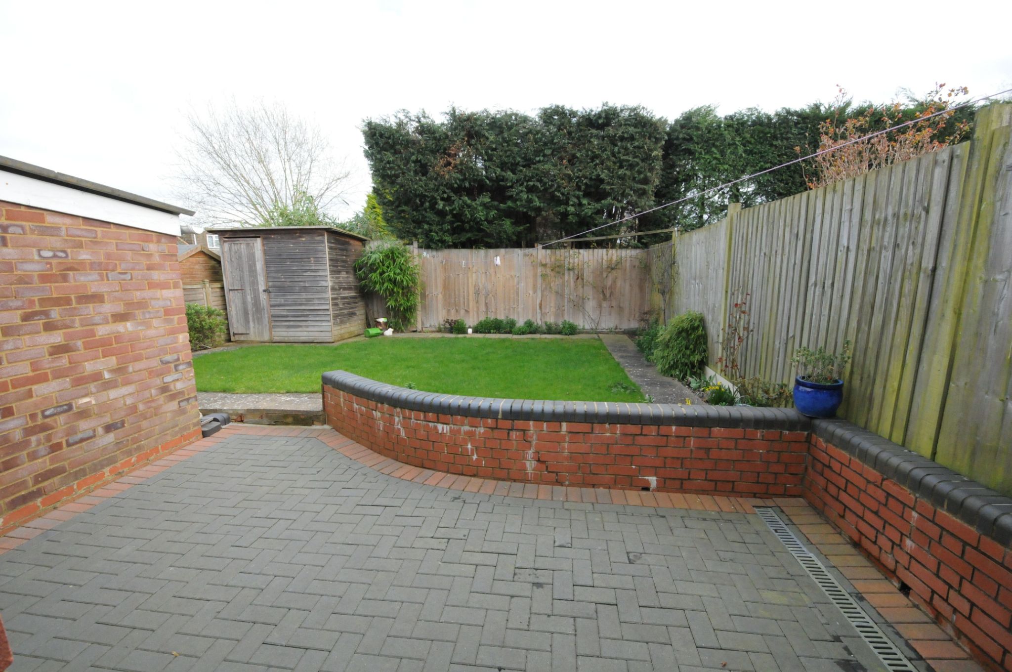 4 bedroom semi-detached bungalow SSTC in Potters Bar - Photograph 11