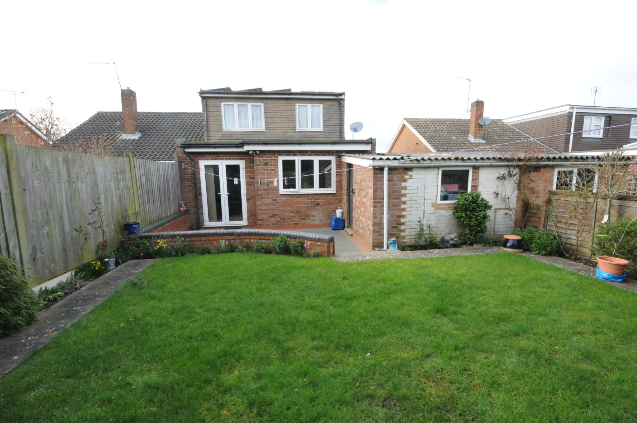4 bedroom semi-detached bungalow SSTC in Potters Bar - Photograph 12