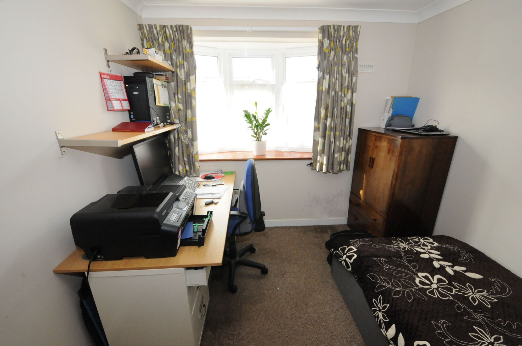 4 bedroom semi-detached bungalow SSTC in Potters Bar - Photograph 10