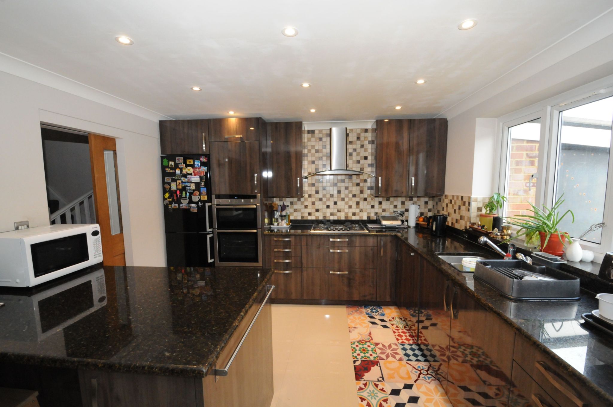 4 bedroom semi-detached bungalow SSTC in Potters Bar - Photograph 5