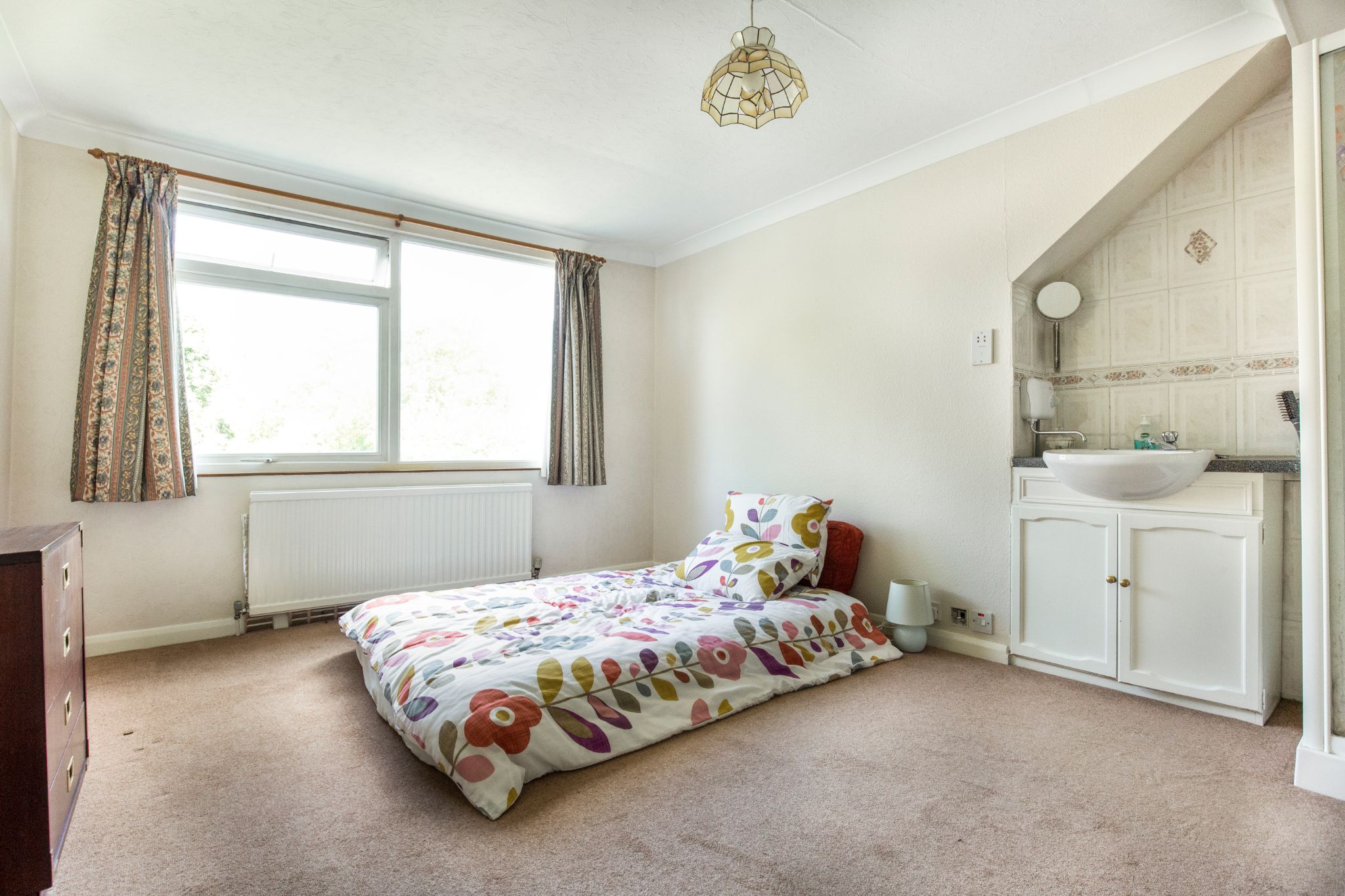 4 bedroom semi-detached bungalow SSTC in Potters Bar - Photograph 8
