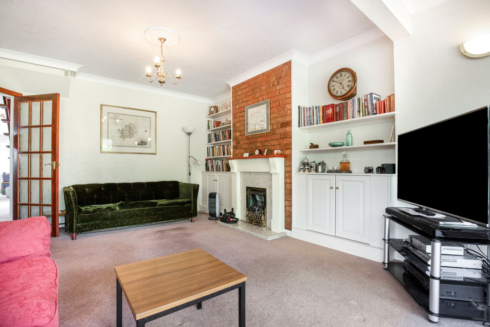 4 bedroom semi-detached bungalow SSTC in Potters Bar - Photograph 2