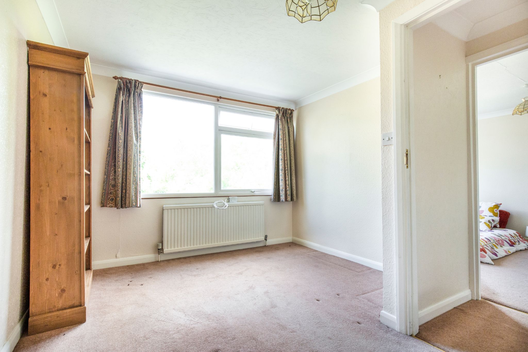 4 bedroom semi-detached bungalow SSTC in Potters Bar - Photograph 6
