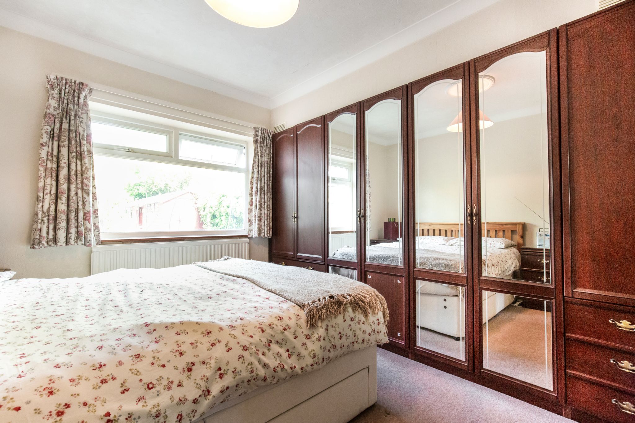 4 bedroom semi-detached bungalow SSTC in Potters Bar - Photograph 3
