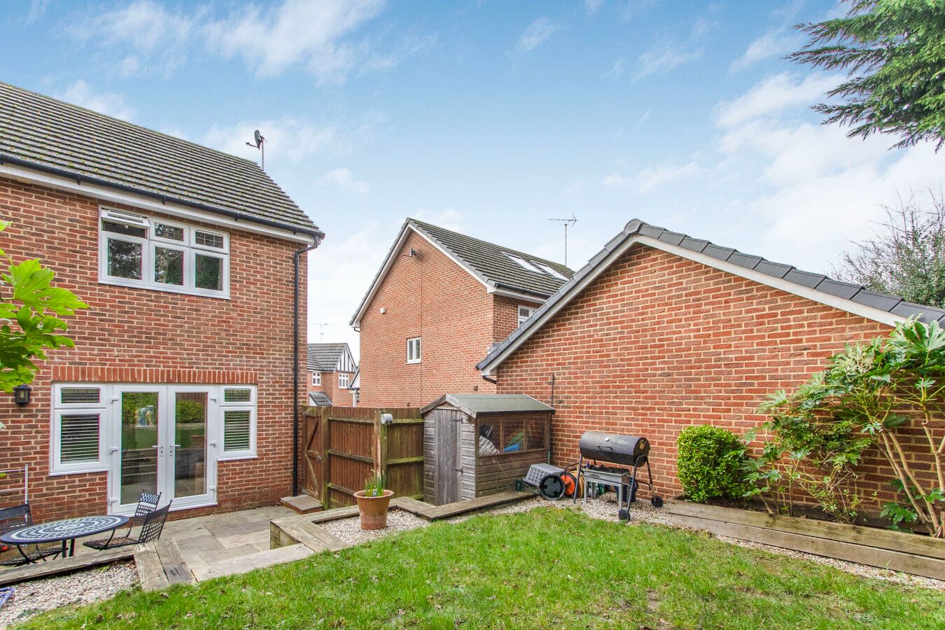 2 bedroom semi-detached house For Sale in Potters Bar - Photograph 19