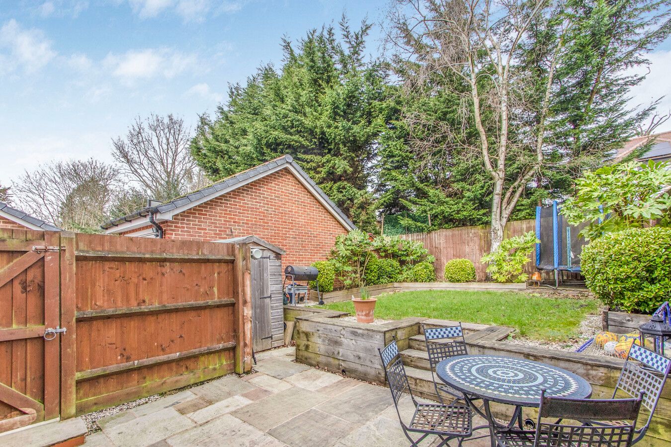 2 bedroom semi-detached house For Sale in Potters Bar - Photograph 17