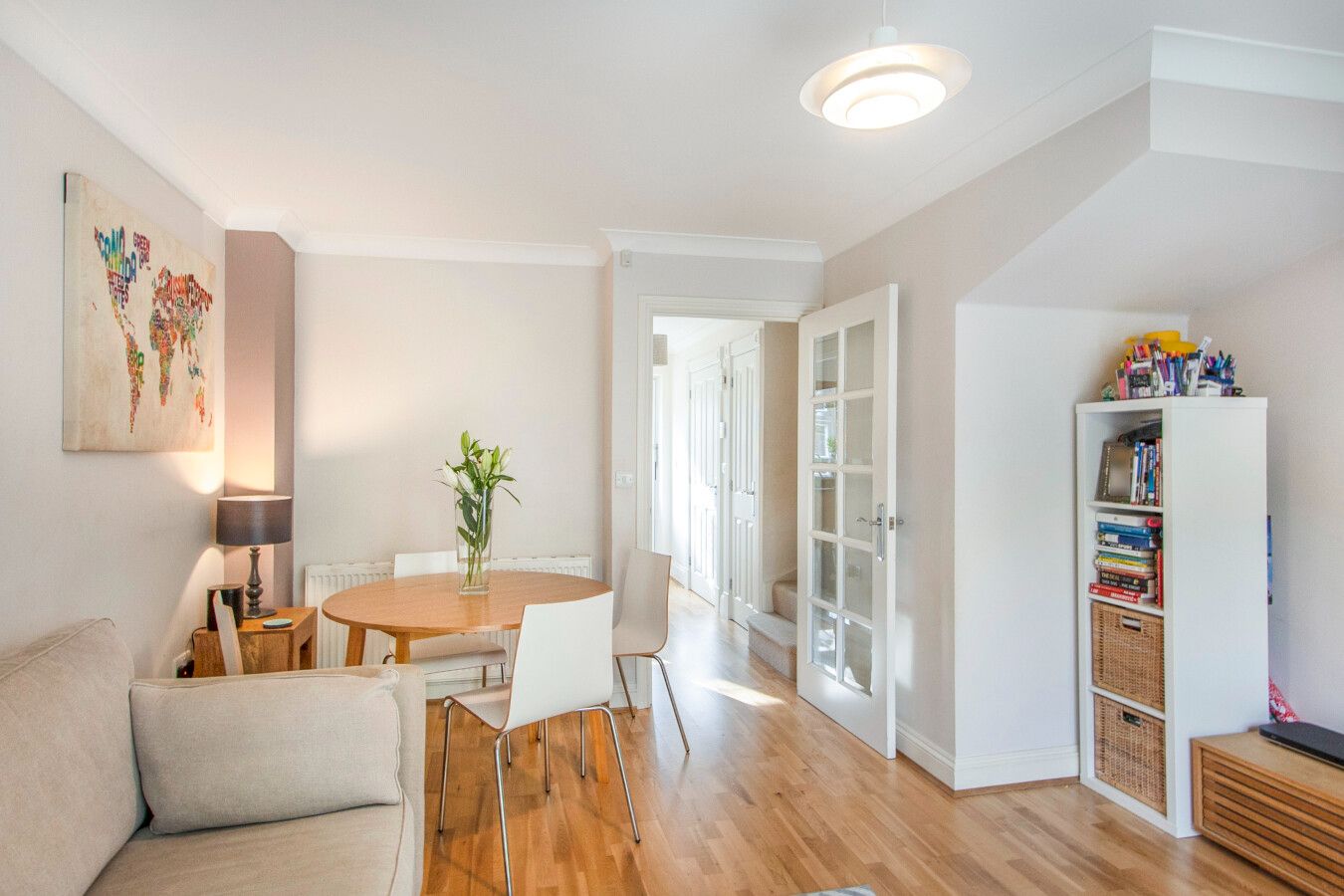 2 bedroom semi-detached house For Sale in Potters Bar - Photograph 6