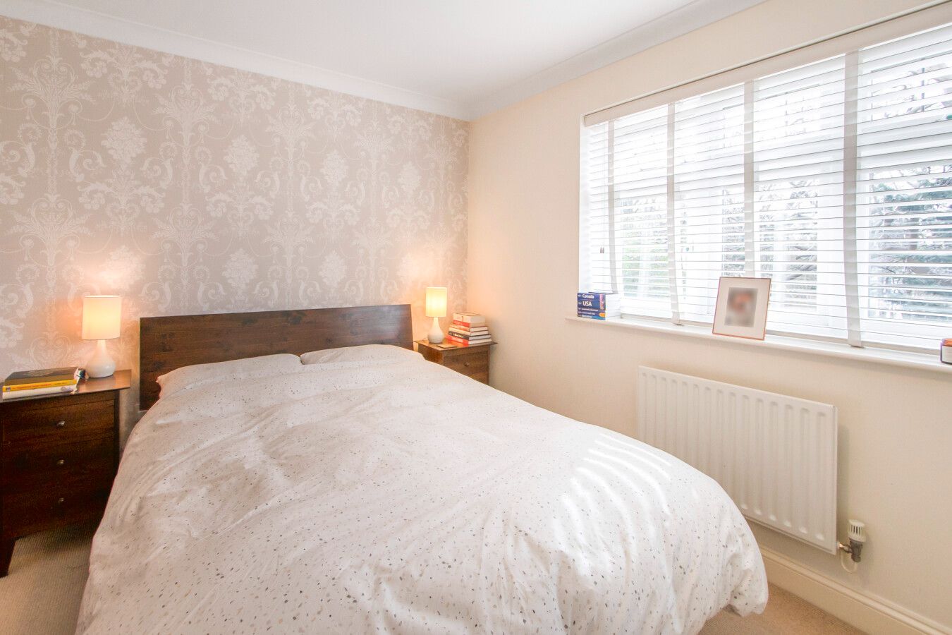 2 bedroom semi-detached house For Sale in Potters Bar - Photograph 9