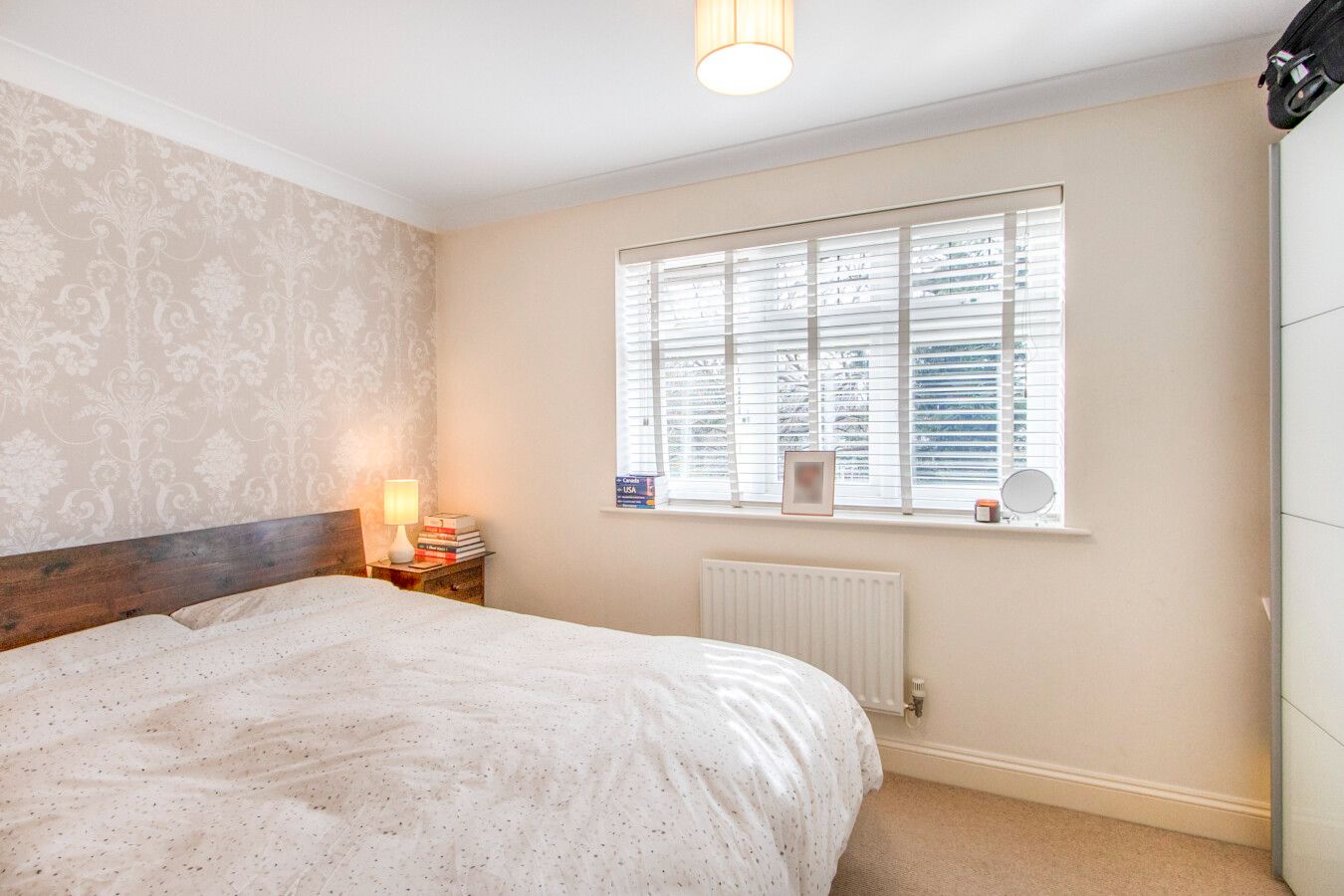 2 bedroom semi-detached house For Sale in Potters Bar - Photograph 11