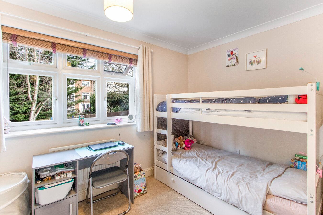 2 bedroom semi-detached house For Sale in Potters Bar - Photograph 12