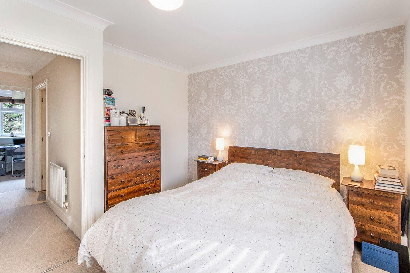 2 bedroom semi-detached house For Sale in Potters Bar - Photograph 10