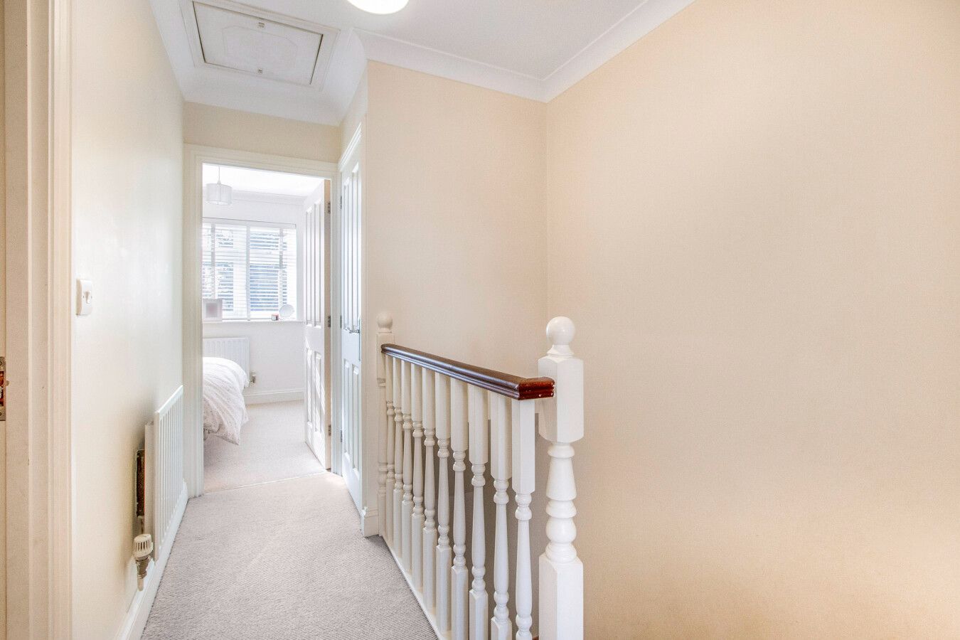 2 bedroom semi-detached house For Sale in Potters Bar - Photograph 8
