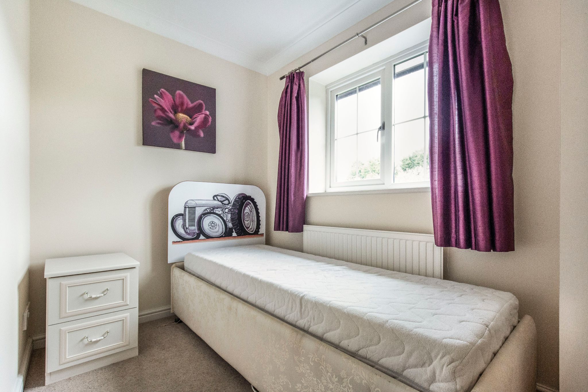 4 bedroom detached house To Let in St. Albans - Photograph 14
