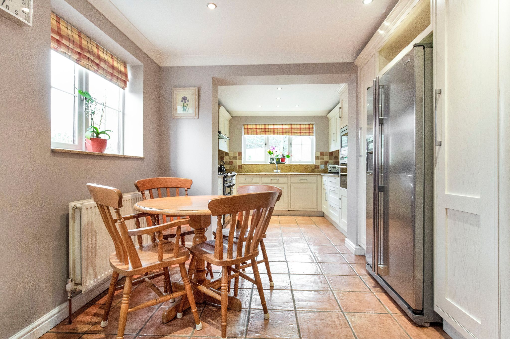 4 bedroom detached house To Let in St. Albans - Photograph 6
