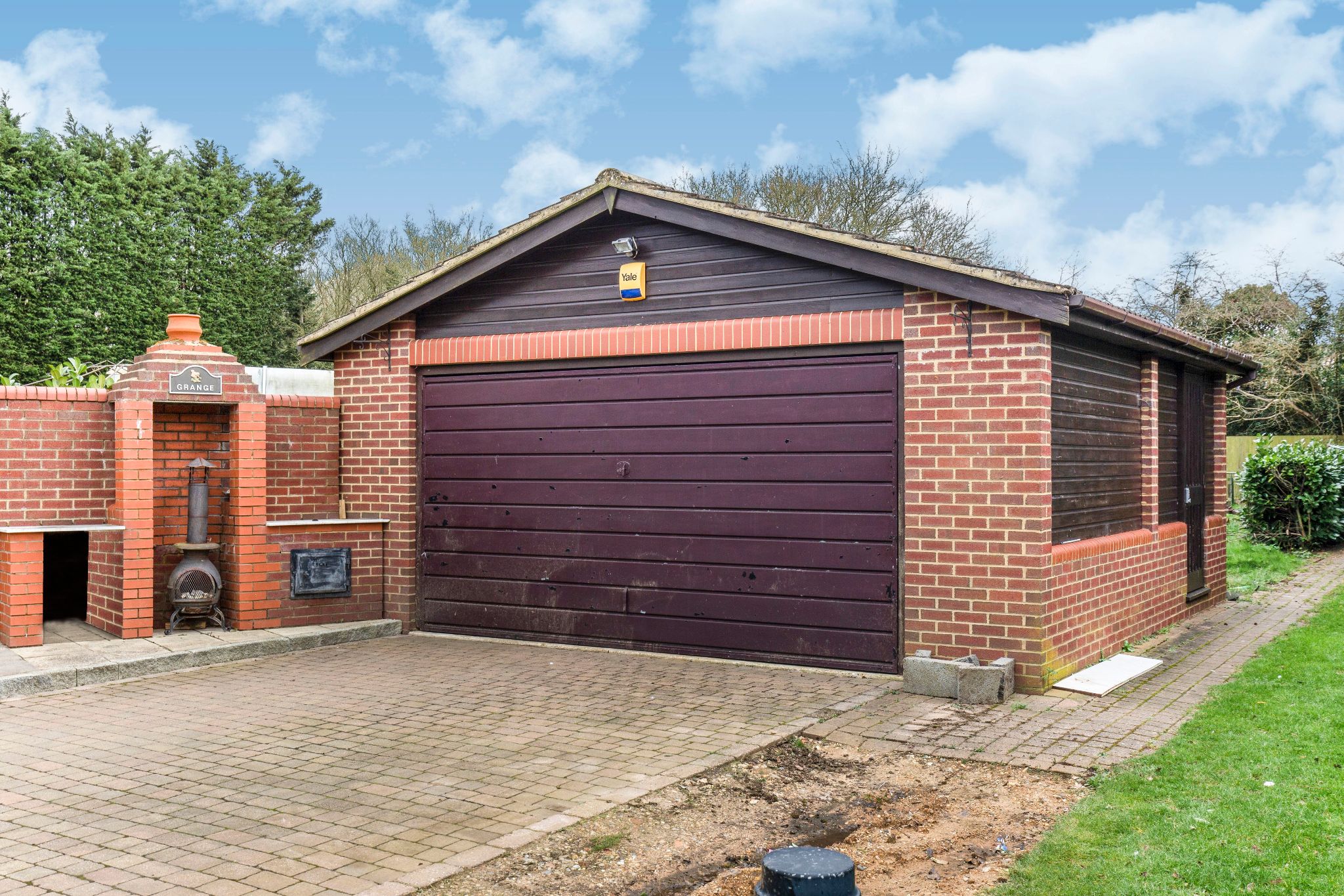 4 bedroom detached house To Let in St. Albans - Photograph 10