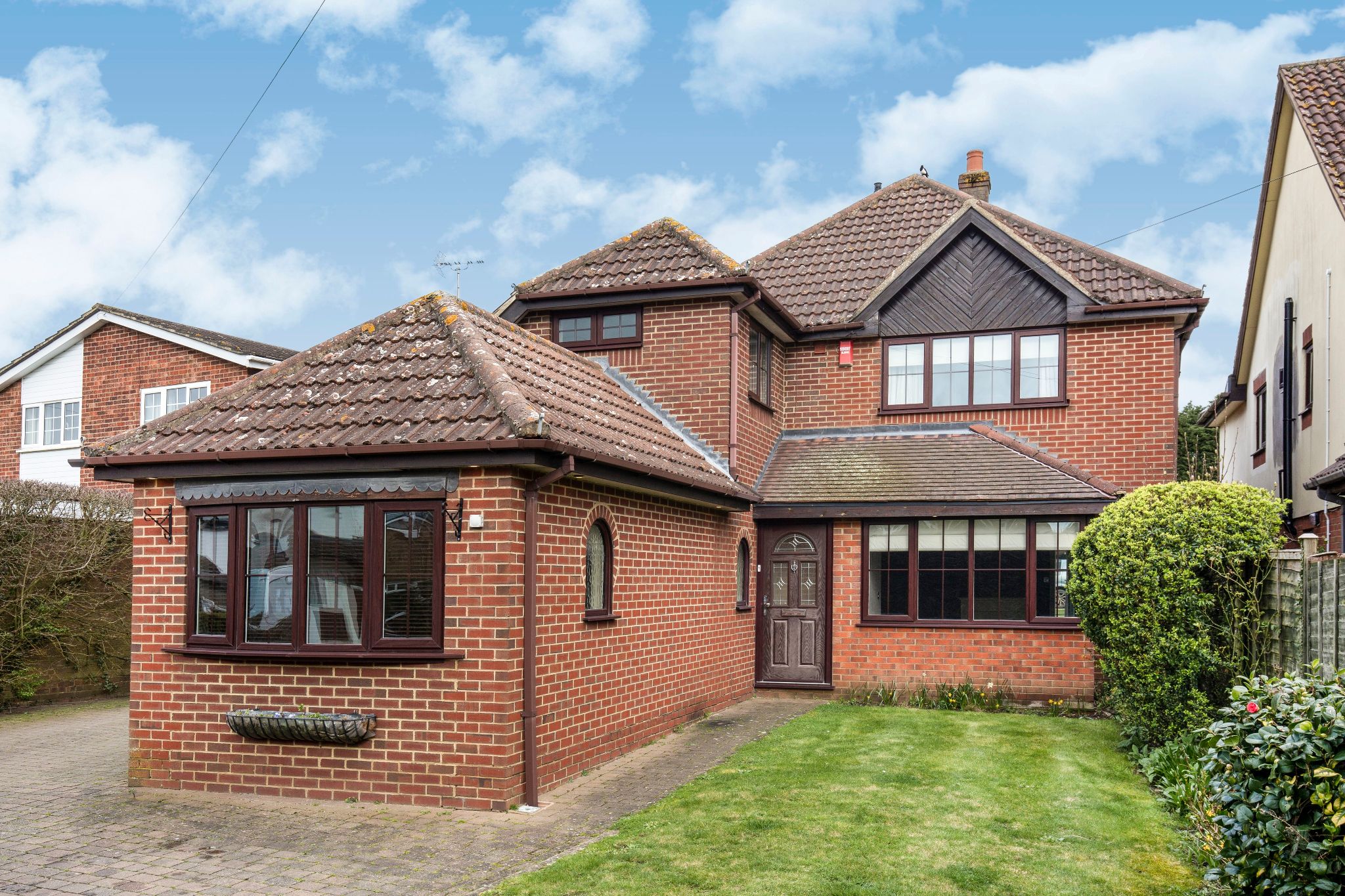 4 bedroom detached house To Let in St. Albans - Photograph 1