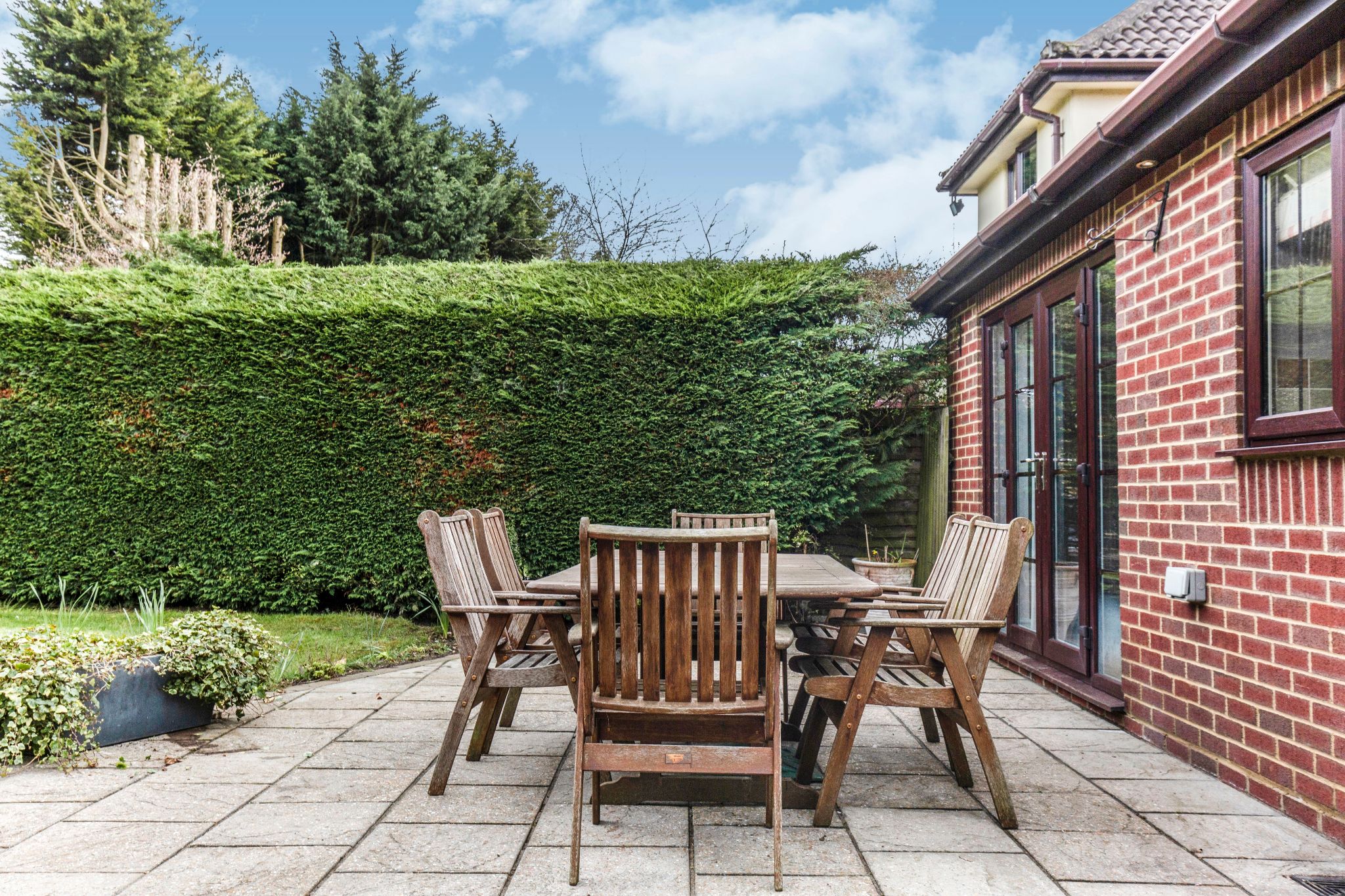 4 bedroom detached house To Let in St. Albans - Photograph 12