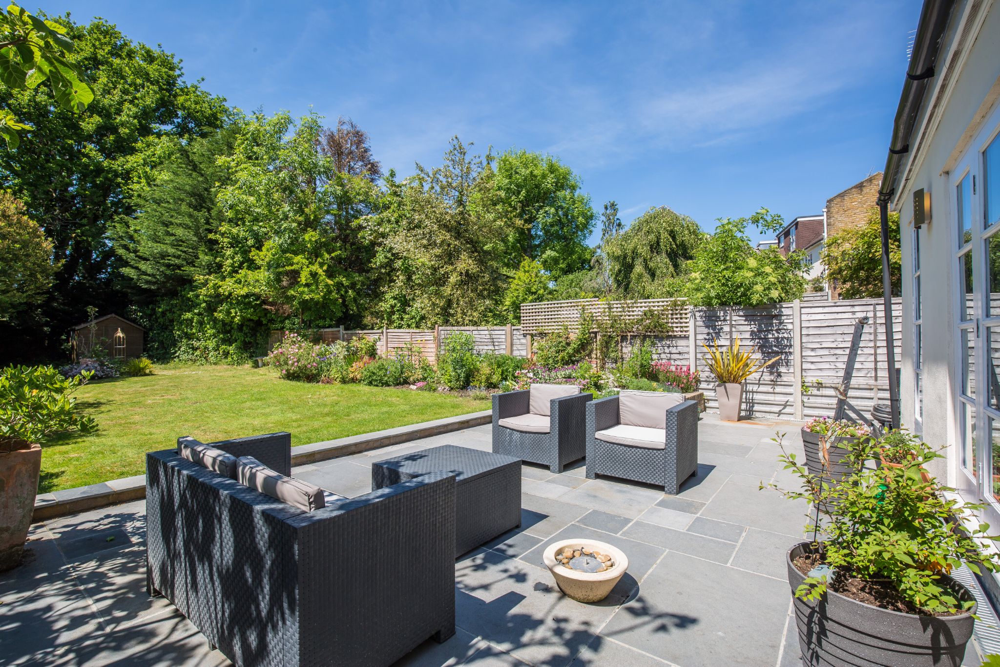 4 bedroom detached house For Sale in Brookmans Park - Photograph 13