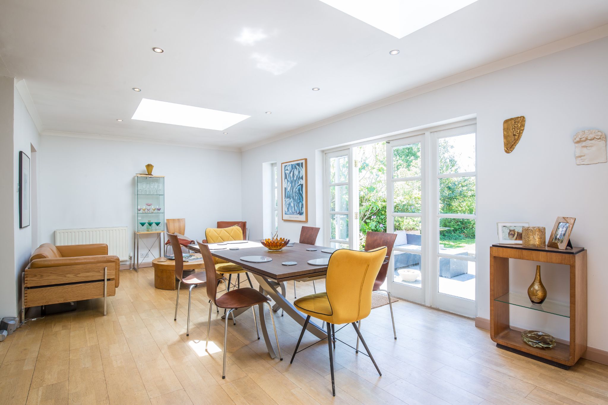 4 bedroom detached house For Sale in Brookmans Park - Photograph 7