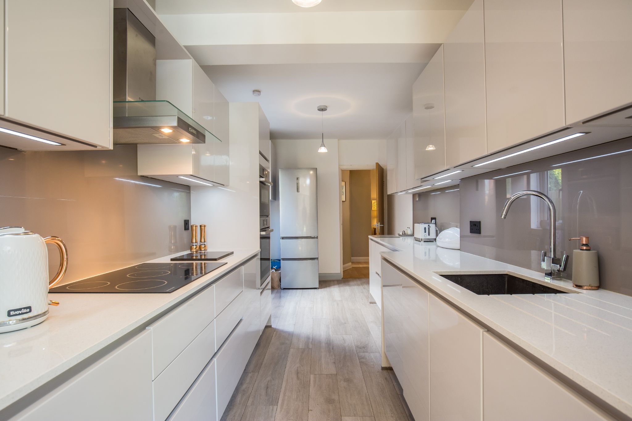 4 bedroom detached house For Sale in Brookmans Park - Photograph 12