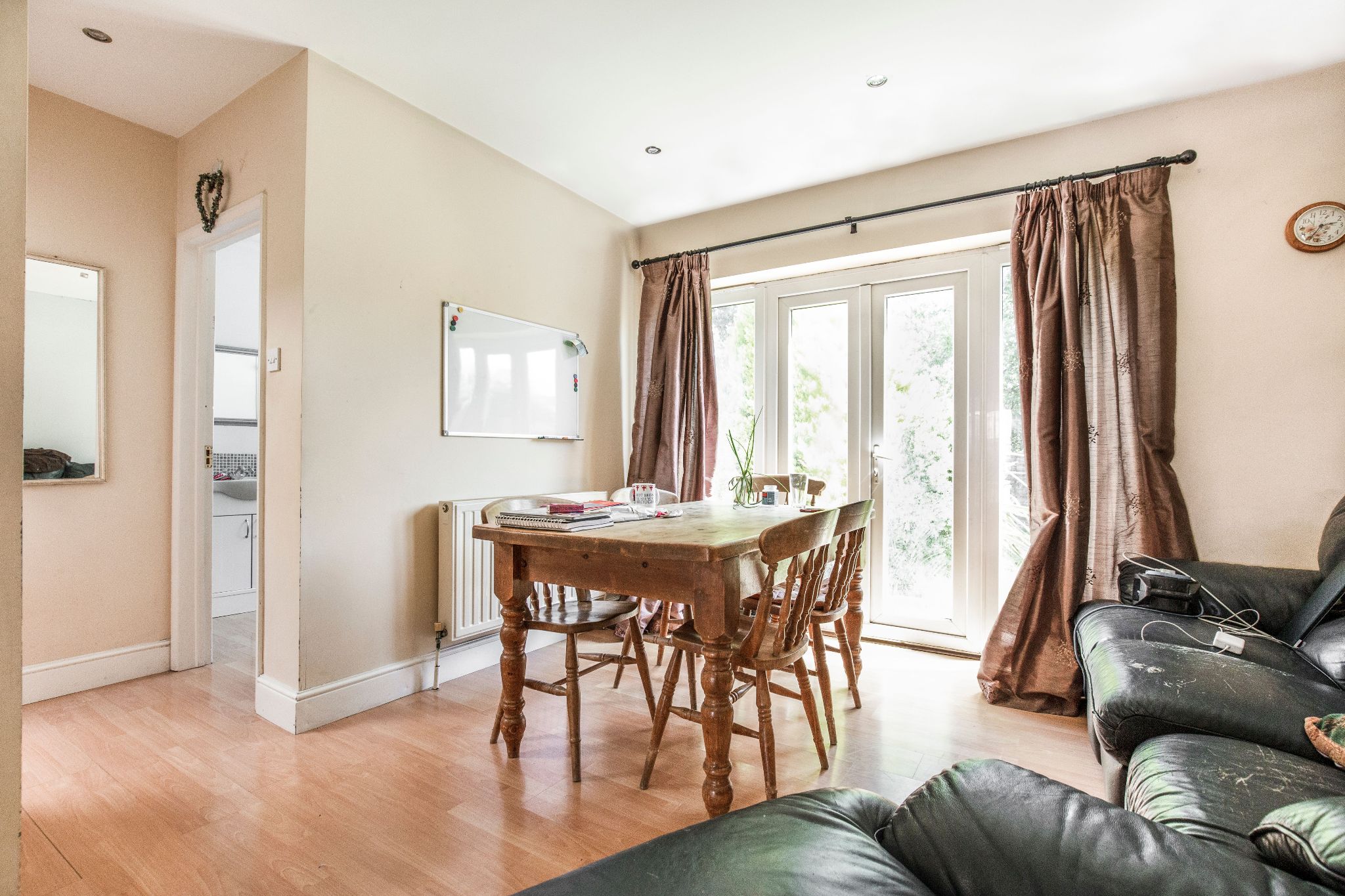 3 bedroom semi-detached house SSTC in Potters Bar - Photograph 2
