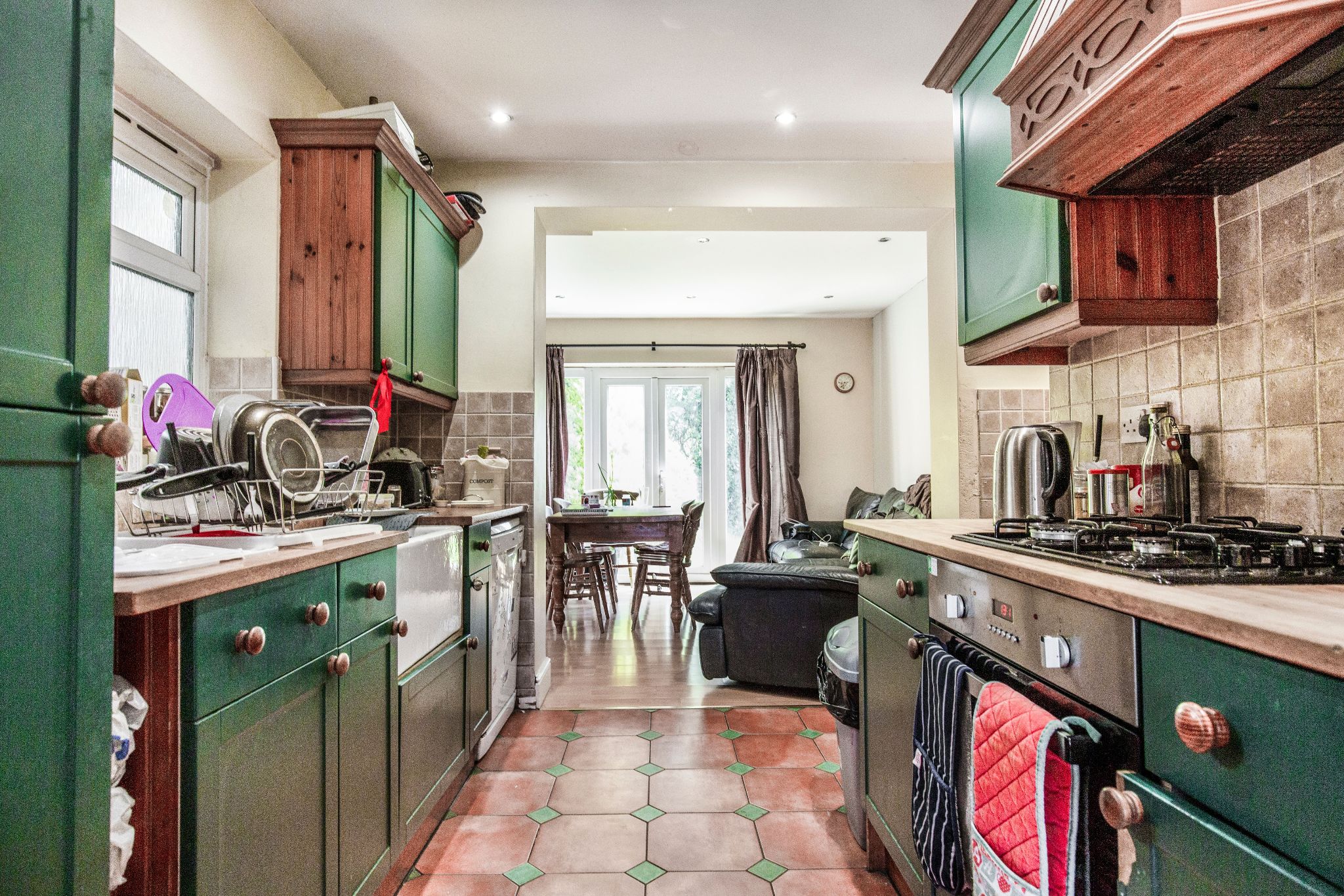 3 bedroom semi-detached house SSTC in Potters Bar - Photograph 1