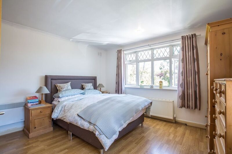 3 bedroom semi-detached house SSTC in Potters Bar - Photograph 7