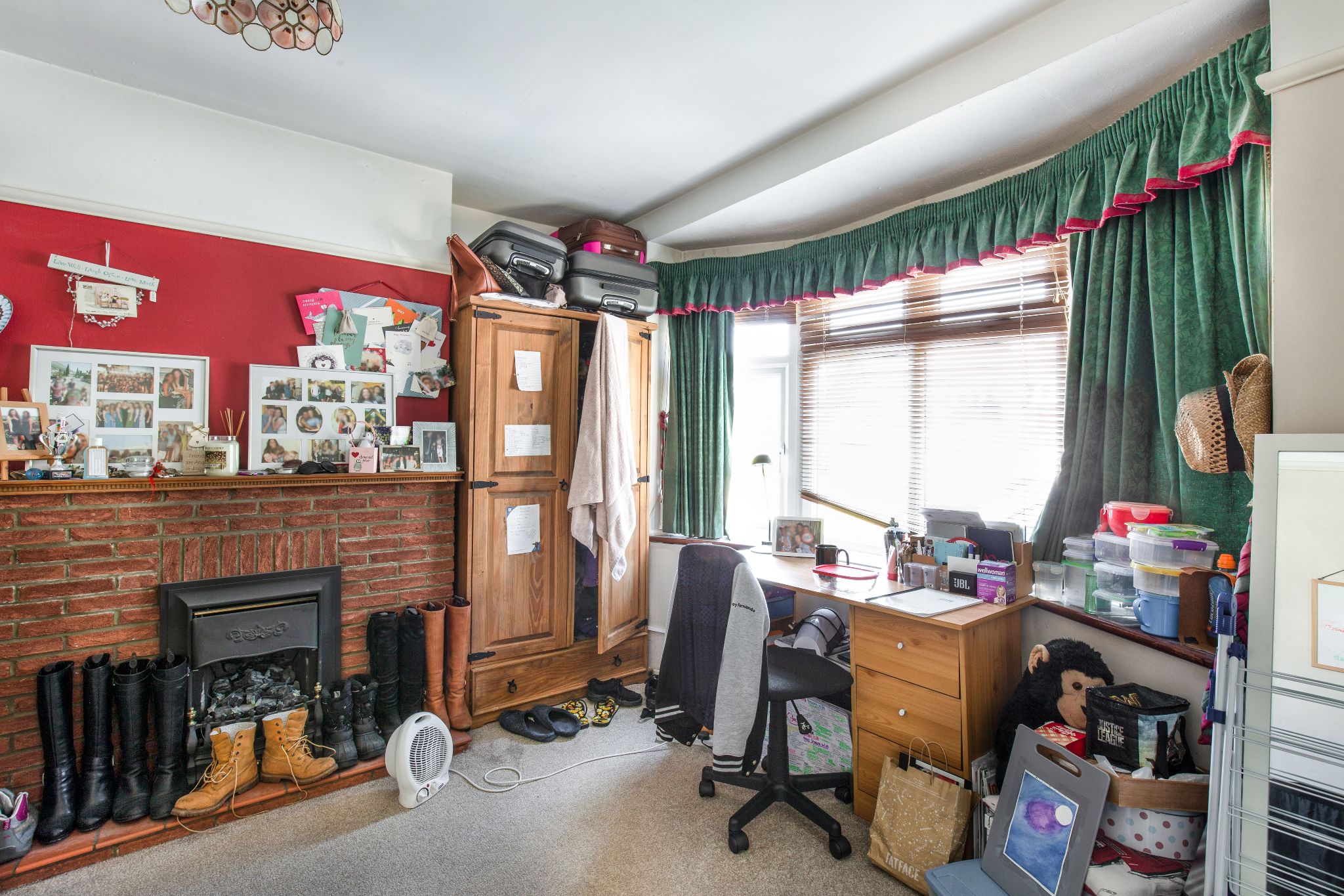 3 bedroom semi-detached house SSTC in Potters Bar - Photograph 6
